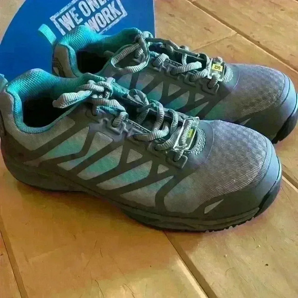 Nautilis safety shoes, size 7 - Picture 2 of 5